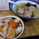 塩そば専門店 桑ばら - 濃厚大和芋卵黄丼と秋刀魚香油の塩そば定食