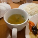 南海飯店 - かたい焼ソバのスープ