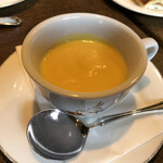 コリス - 玉ねぎとパプリカのスープ　ジャガイモも入ってる