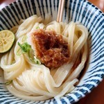 てる山 - 生醤油の掛け過ぎは注意！最初はちょっと薄いくらいがベスト。