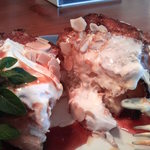 グリーティング - オーブンで外はかりっと、中はふんわりで生クリームとろけていい感じ。