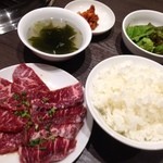 焼肉酒家 李苑 - 合盛り定食B（和牛ロース、ハラミ） ¥980