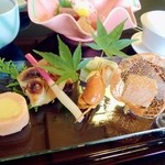 日本料理 にじ - 鱒、太刀魚、サワガニ、枝豆、鶏の肝。