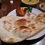 THE TAJ - ランチのナンは食べ放題