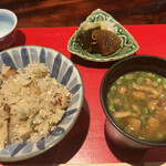 賛否両論 - 焼き筍の炊き込みご飯
      なめこの味噌汁