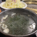 Yakiniku Esukara - 辛ハラミセット1,550円につくスープ