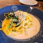 Italian Kitchen VANSAN - サーモンとほうれん草のクリームパスタ(1490円)