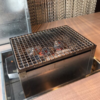 焼肉GINGA - 炭火で焼く