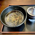 Menya Shingetsu - つけ汁に「ごま」トッピング