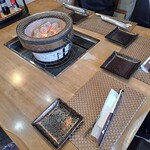 牛タンの店 赤間精肉店 - 5人がけテーブル