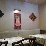 INDIAN DINING SPICE - 店内はほぼ白を基調とした配色をしていました