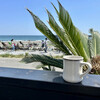 Lune Bleue Cafe - テラス席からビーチを眺める
