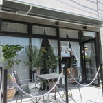 Cafe&restaurant Ekoi - 駐車場はお店の右に3台