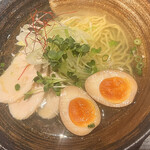 香氣　四川麺条  - 中華そば(塩) ちぢれ麺 690円
      LINEクーポンで香味たまご