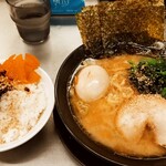 横浜家系ラーメン武骨家 - 味玉（味玉サービス）豚骨ラーメン