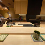 Sushi Itsutsu - とても落ち着いた内観です
