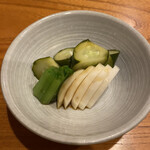 とり喜 - お新香。大切なお酒のお供