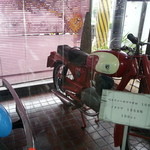 とすのとんかつ きむら - 同じくエントランスのバイク・名車べネリ・カブリオロ・・・