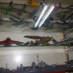 とすのとんかつ きむら - ショーケースには飛行機の模型いろいろ・・・