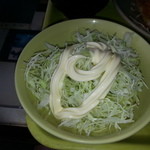 とすのとんかつ きむら - キャベツはお代わりできます。ごはんと味噌汁も・・・お代わりOK