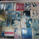 とすのとんかつ きむら - テーブルいろいろ②・・・レコード。