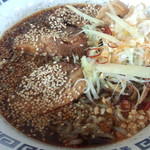 ピーフロント - 胡麻担々麺　焼き肉は時間をかけて丁寧に煮込まれ柔らかくおいしいです　胡麻もとってもヘルシー　750円