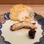 馬車道 大かわ - 金目と桜エビ煎餅　姫サザエなめろう