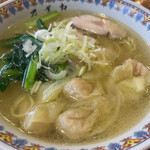 Manyouken Wantammen Andohonkonyamuchadainingu - 塩海老ワンタンラーメン 海老ワンタンたっぷり 、鶏チャーシューもいいですね