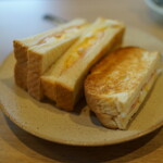 Cafe Renoir - ベーコンたまごトースト（¥140）飲み物をオーダーするとチョイス可（モーニングサービス）