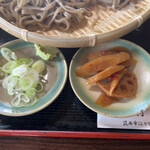 腕打 そばの館 えん野 - 薬味とサービスのキンピラ(๑>◡<๑)