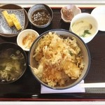 佳緒 - 穴子天丼780円
      2013.8