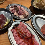 Wagyu U Yakiniku Jukusei O Otoro Gyuutan Kokusan Gyuu Horumon Date No Kura - 