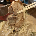 麺場 田所商店 - チャーシューリフトアップ