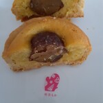 喫茶もか - くりのタルトをカットしてみました。