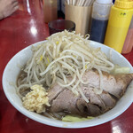 ラーメン鷹の目 - ラーメン(小)930円