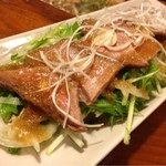 拓樹 - ローストビーフと水菜のサラダハーフ480円 ドレッシングは自家製！