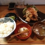 肉汁餃子のダンダダン - ランチ、油淋鶏定食 880円