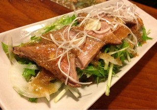拓樹 - ローストビーフと水菜のサラダハーフ480円 ドレッシングは自家製！