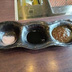 Suteki Emu - ステーキのソース、醤油、塩