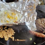 ステーキ M - ハンバーグと蒸し野菜