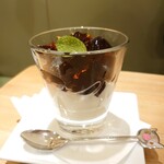 たからづか牛乳 - コーヒーゼリー479円✨下にはミルクプリン、上にクラッシュしたコーヒーゼリー♪一緒にいただくとコーヒー牛乳のような感覚です。こちらも南口店限定✨