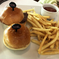 ルース クリス ステーキハウス - 2c．ルースのテンダーロインロールハーフ