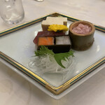 ホテル青森 - お造り　マグロ、ぶりたたき、湯葉豆腐、紅白昆布巻き