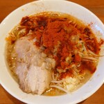 ラーメン荘 ヤマロク - 料理写真:ラーメン(麺150g)(1,100円)＋辛まし(100円)特徴のある麺とどろどろスープは中毒性がありそうです。