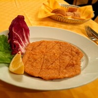 ラ・ビスボッチャ - ⚫仔牛のカツレツ ミラノ風