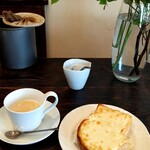 カフェ ド パブロ - カフェオレとチーズトースト
