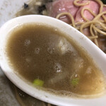 中華そば よしかわ - しょっばくて濃い煮干し出汁スープ