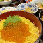 一楽鮓 - いくら丼