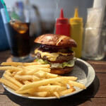 204318996 - THE DAILY burger