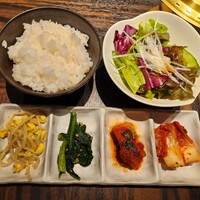 大徳壽 関内本店 - ライス､チョレギサラダ､ナムルキムチセット